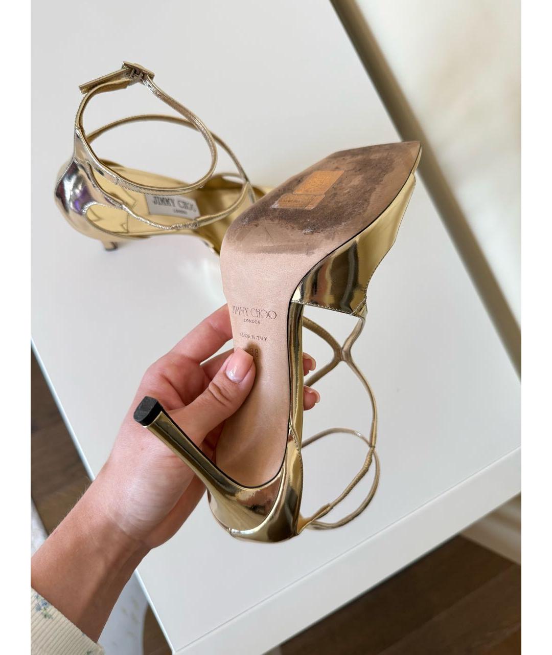 JIMMY CHOO Золотые босоножки из лакированной кожи, фото 6