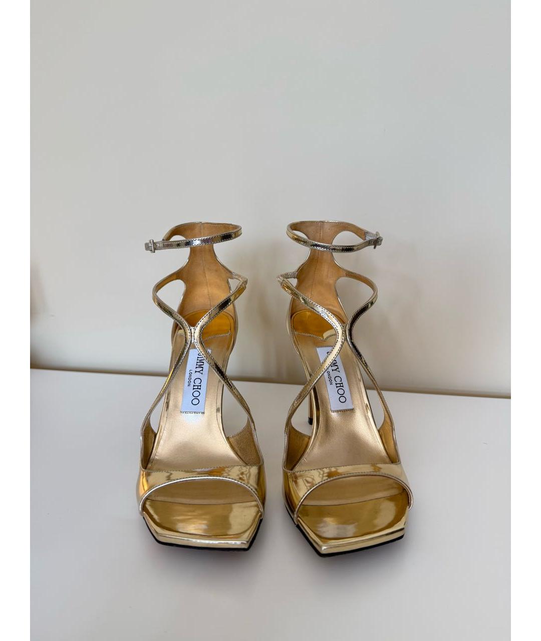 JIMMY CHOO Золотые босоножки из лакированной кожи, фото 2