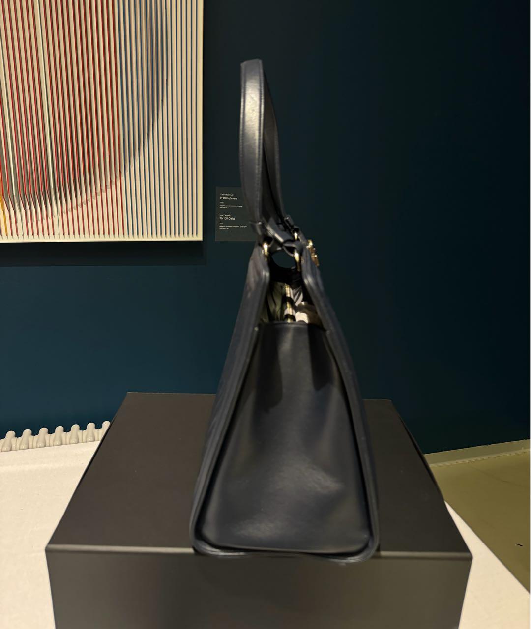 CHANEL Темно-синяя кожаная сумка тоут, фото 2