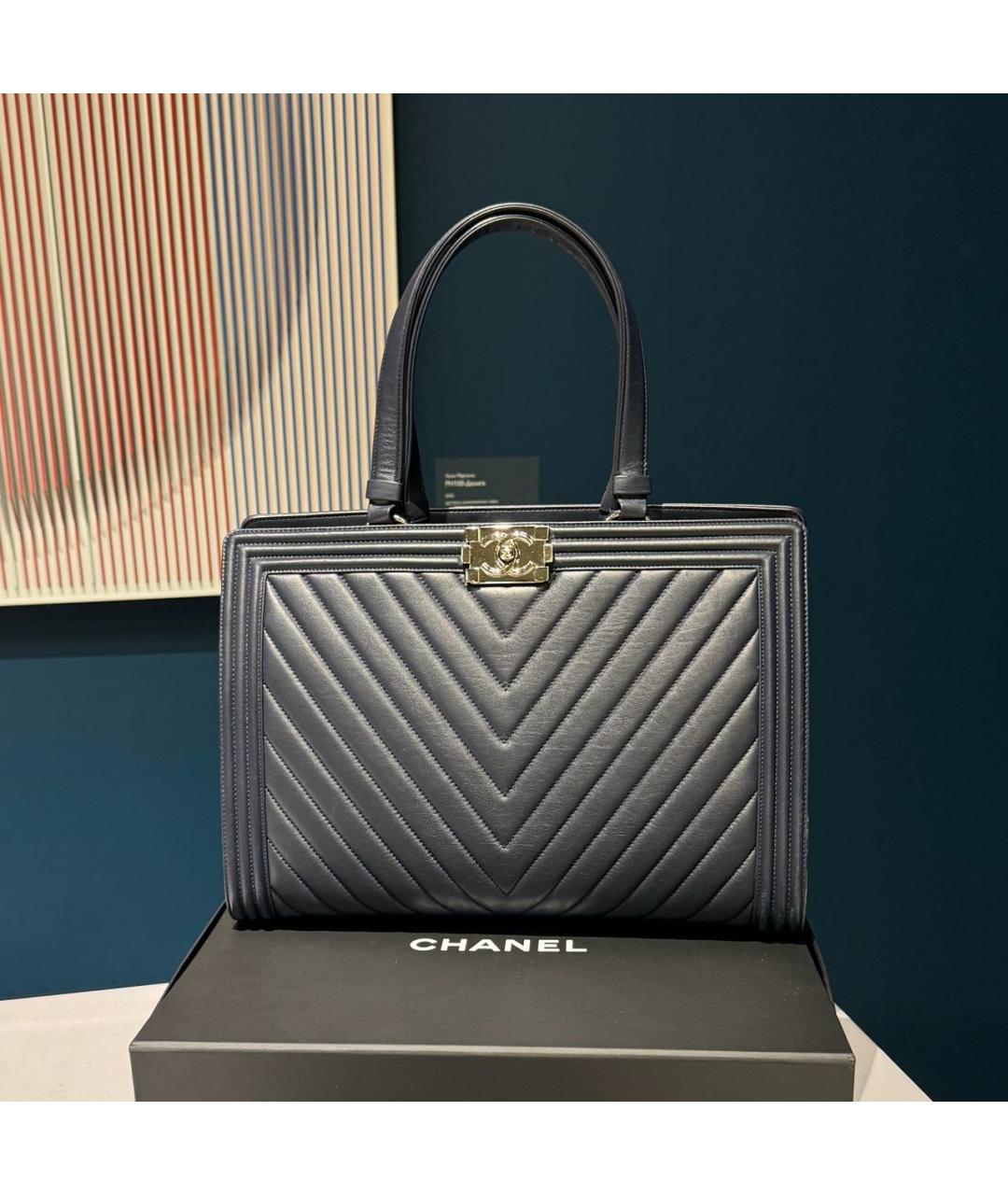 CHANEL Темно-синяя кожаная сумка тоут, фото 8