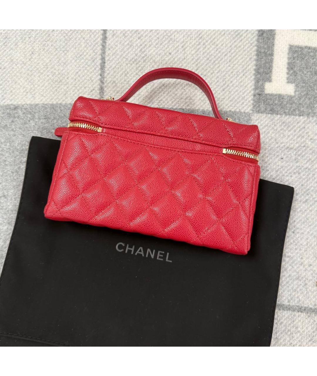 CHANEL Красная кожаная сумка через плечо, фото 3