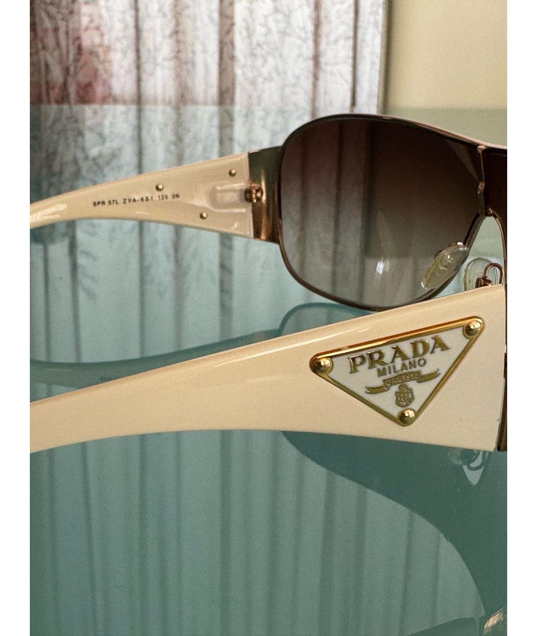 PRADA Бежевые пластиковые солнцезащитные очки, фото 3