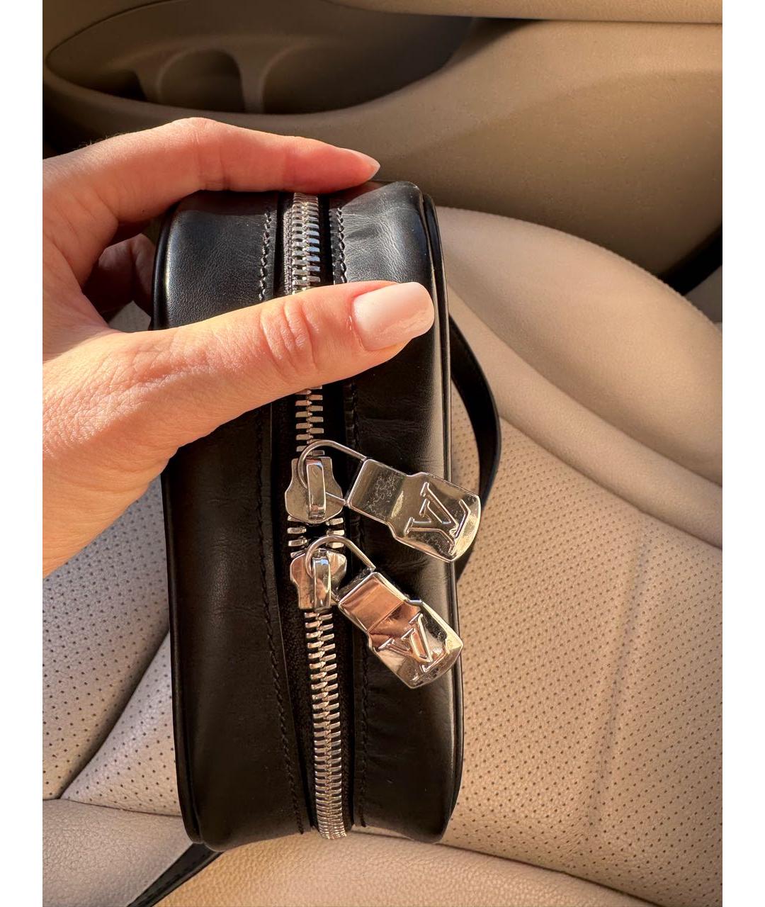 LOUIS VUITTON Черная кожаная сумка на плечо, фото 3