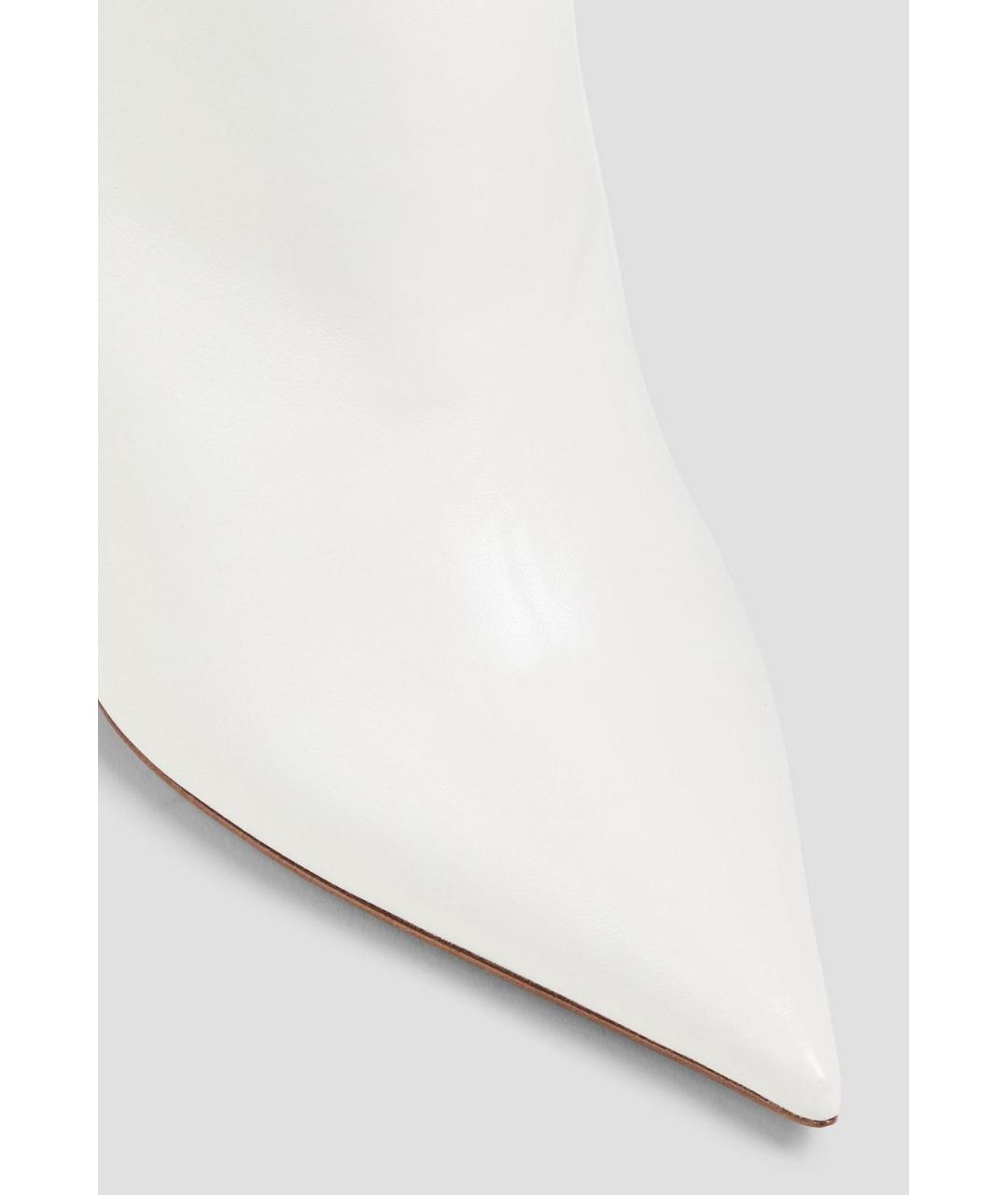 Amina Muaddi Белые кожаные ботильоны, фото 4