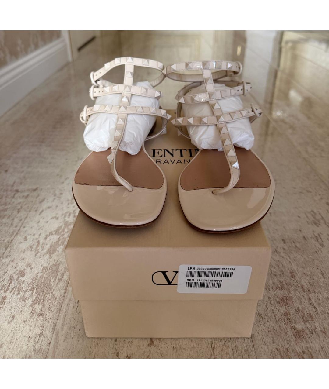 VALENTINO Бежевые босоножки из лакированной кожи, фото 3