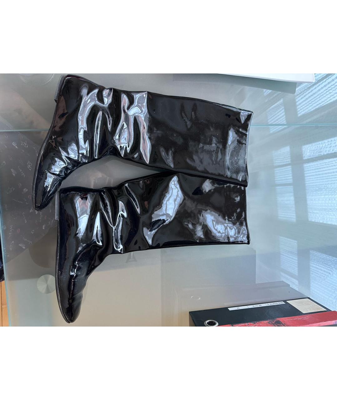 SAINT LAURENT Черные сапоги из лакированной кожи, фото 6