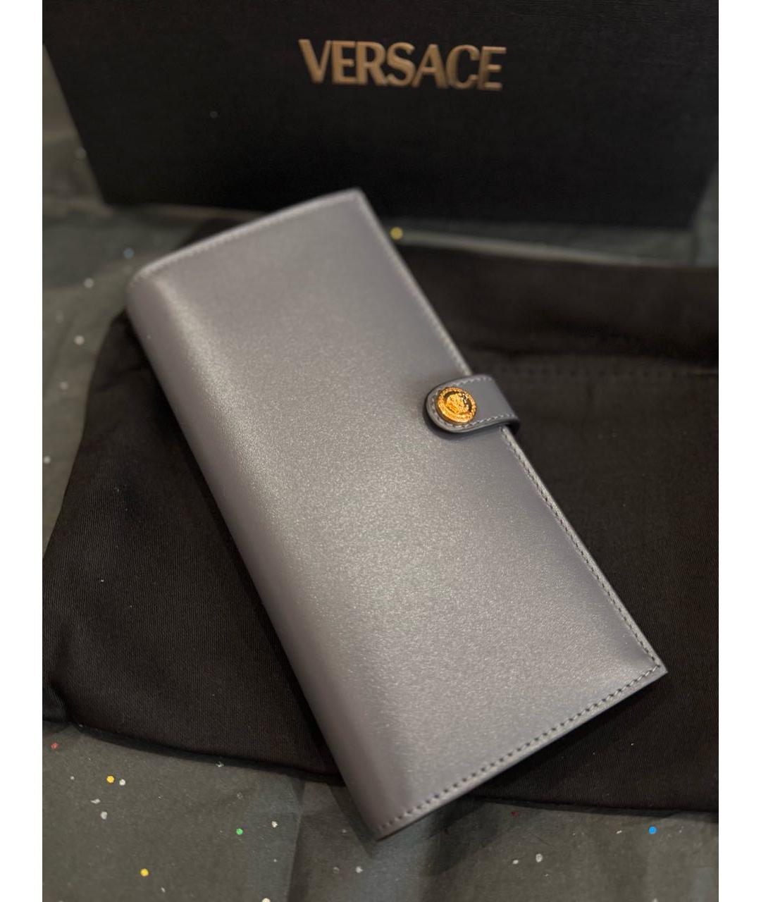 VERSACE Серый кожаный кошелек, фото 2