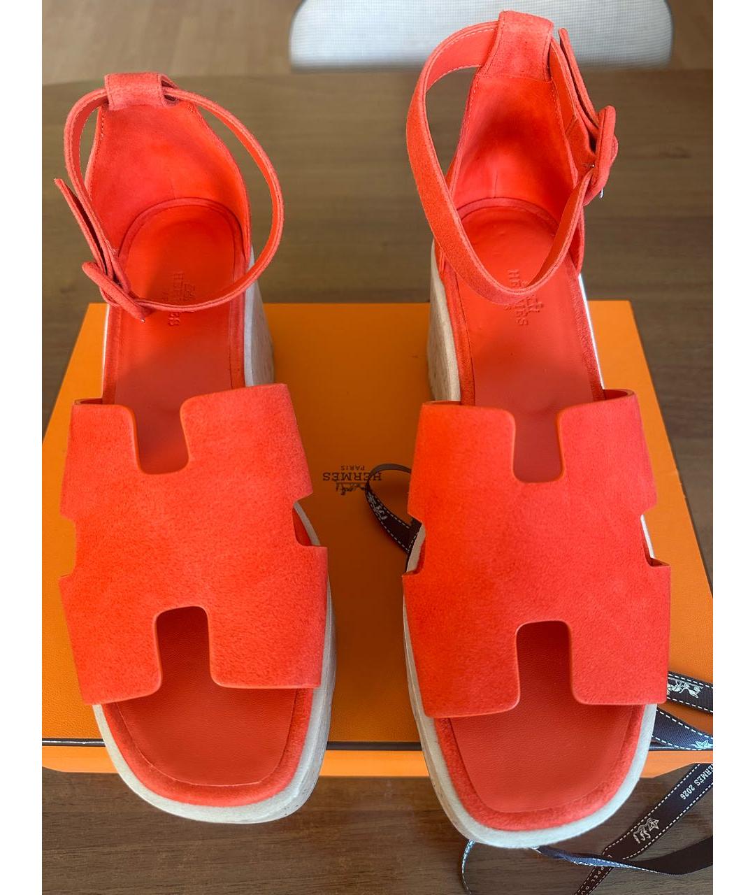 HERMES Коралловые замшевые босоножки, фото 2