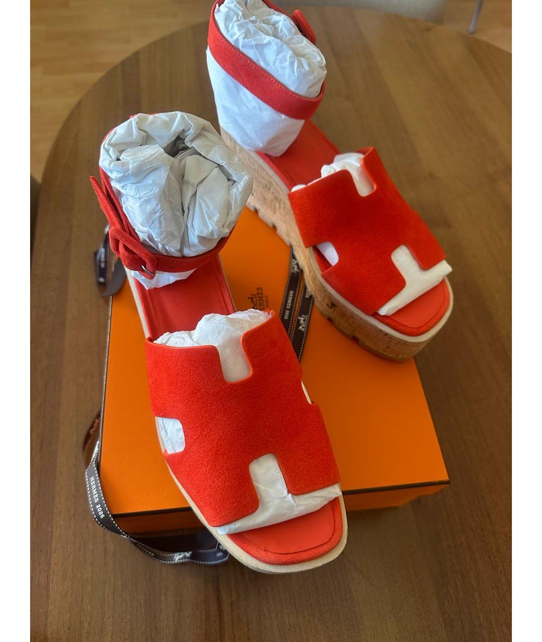 HERMES Коралловые замшевые босоножки, фото 5