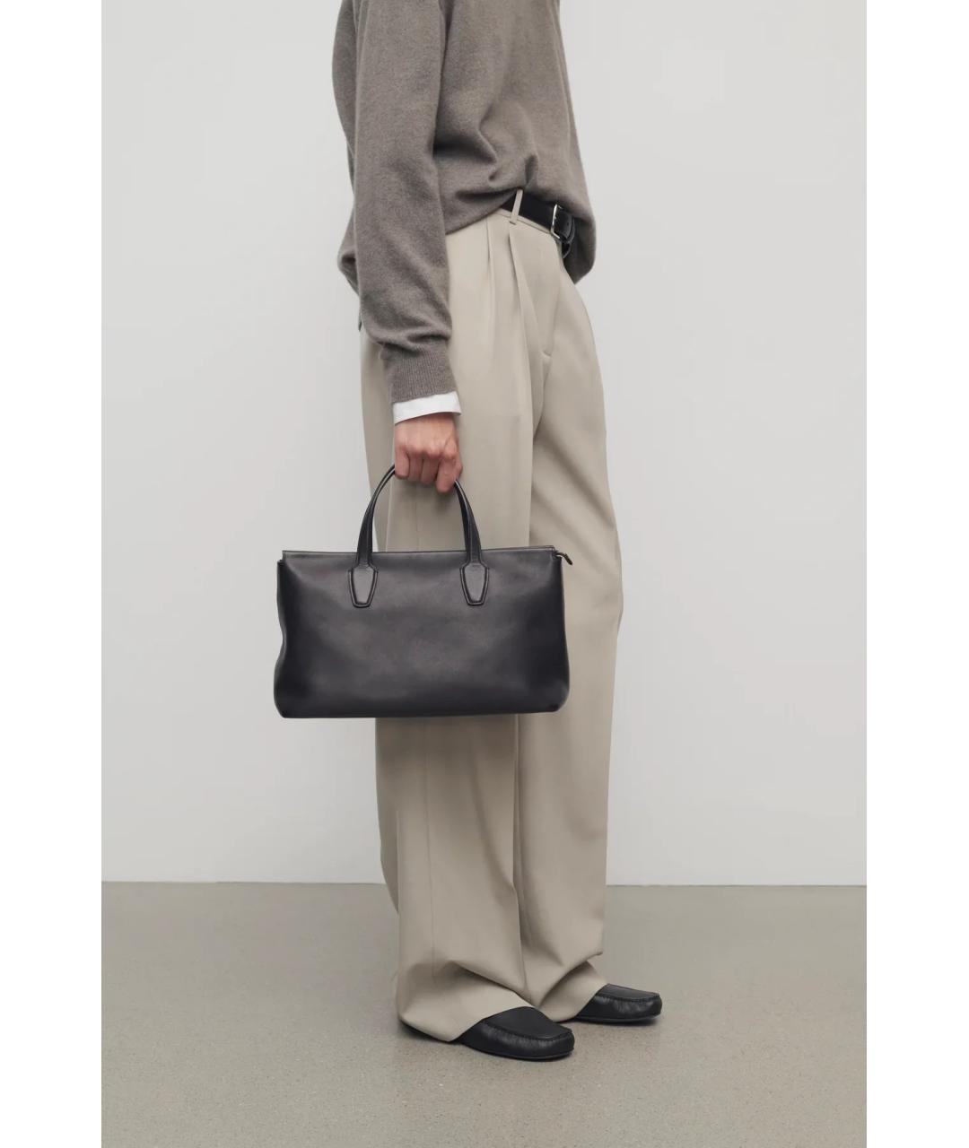 THE ROW Черная кожаная сумка с короткими ручками, фото 3