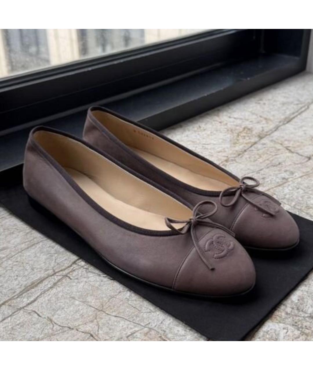 CHANEL Коричневые замшевые балетки, фото 2