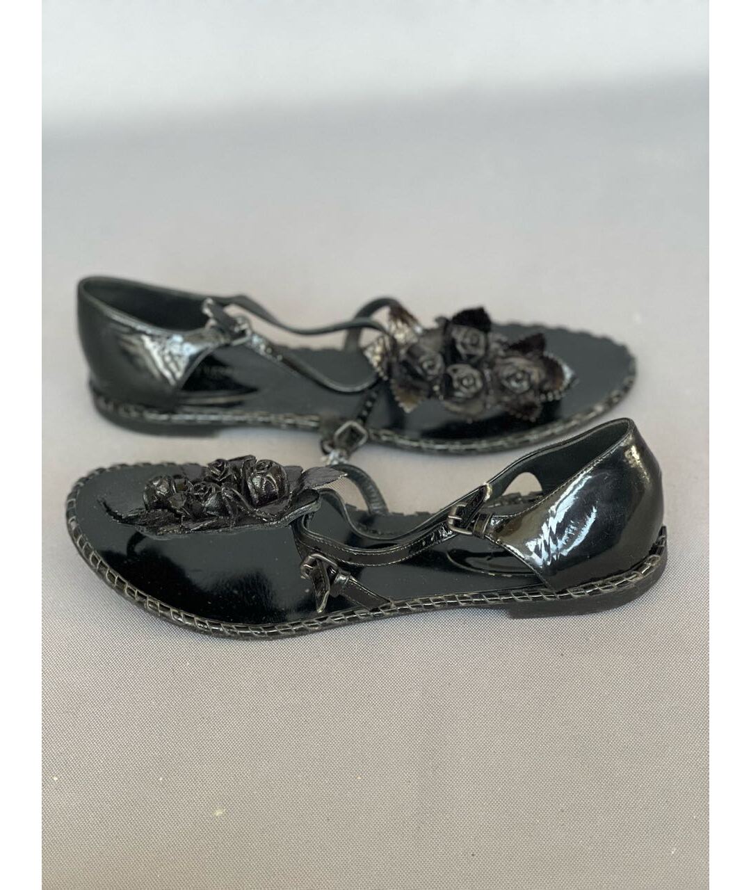 BOTTEGA VENETA Черные сандалии из лакированной кожи, фото 4