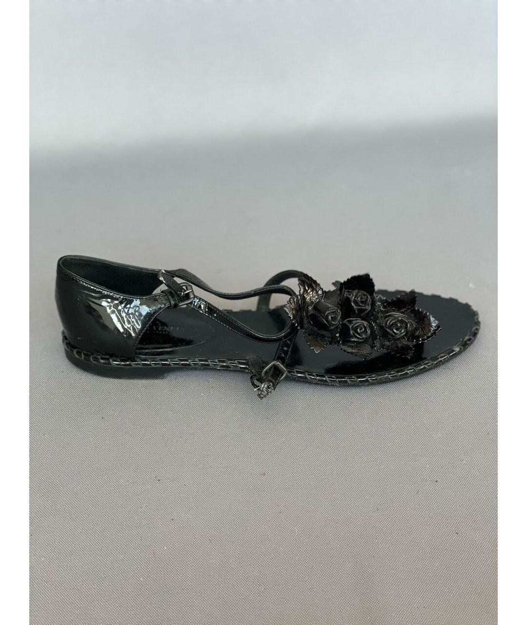 BOTTEGA VENETA Черные сандалии из лакированной кожи, фото 6