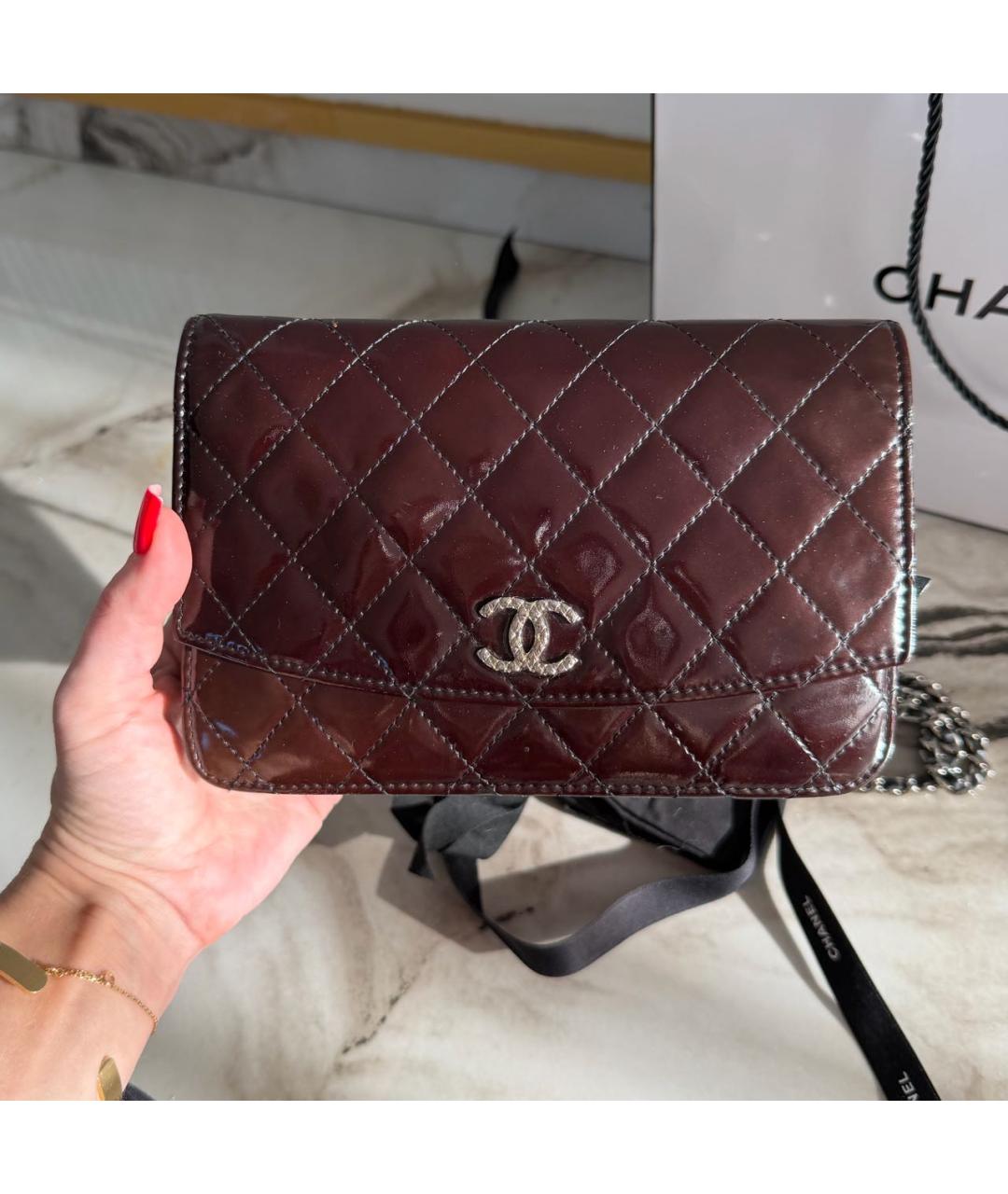 CHANEL Коричневая сумка через плечо из лакированной кожи, фото 8
