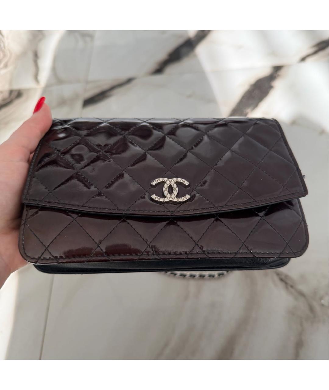 CHANEL Коричневая сумка через плечо из лакированной кожи, фото 5