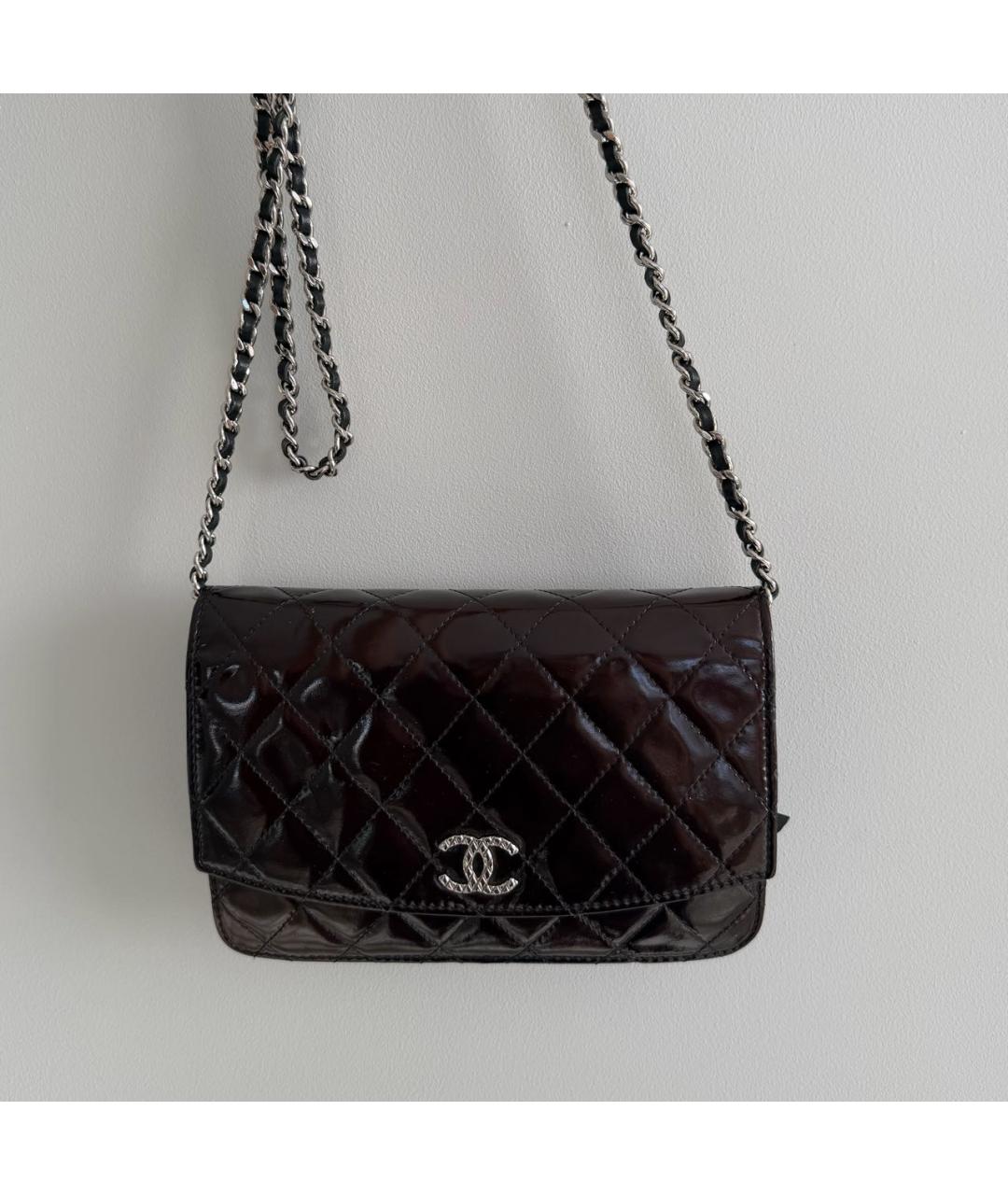 CHANEL Коричневая сумка через плечо из лакированной кожи, фото 3