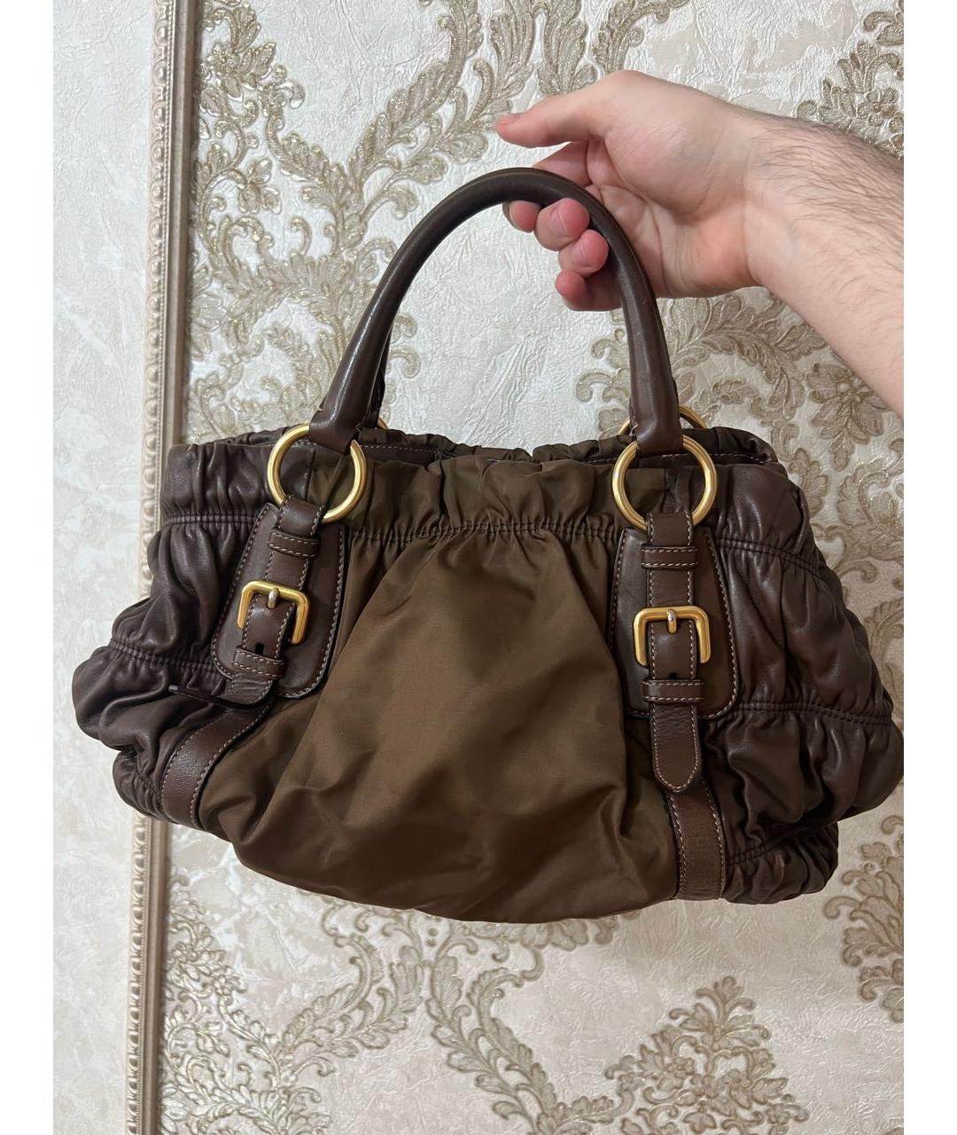 PRADA Коричневая кожаная сумка с короткими ручками, фото 3