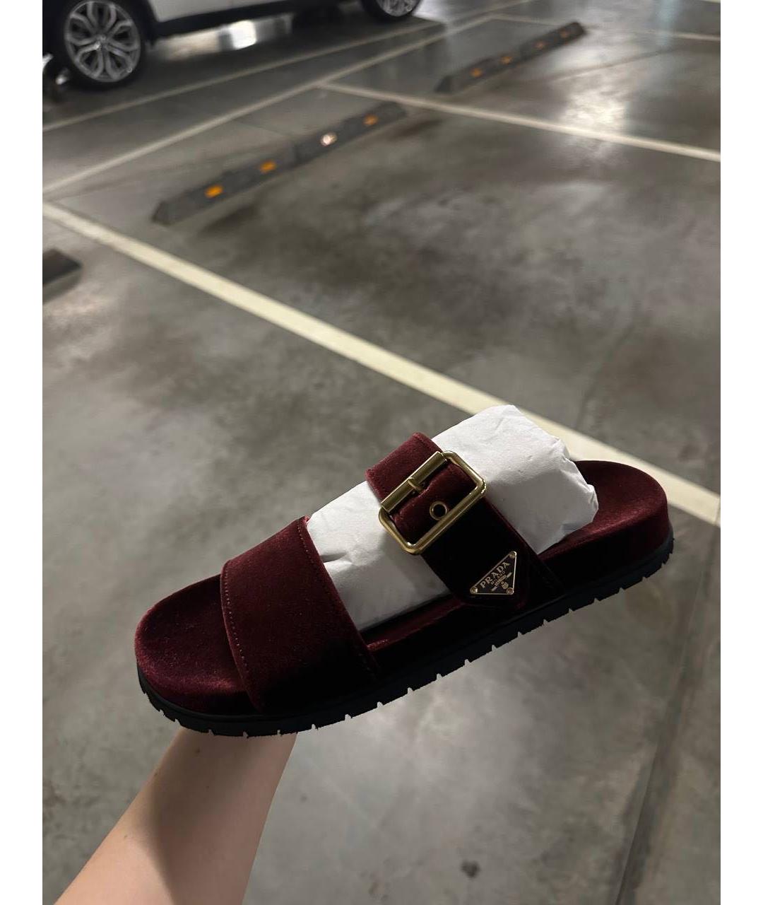 PRADA Бордовые замшевые шлепанцы, фото 2