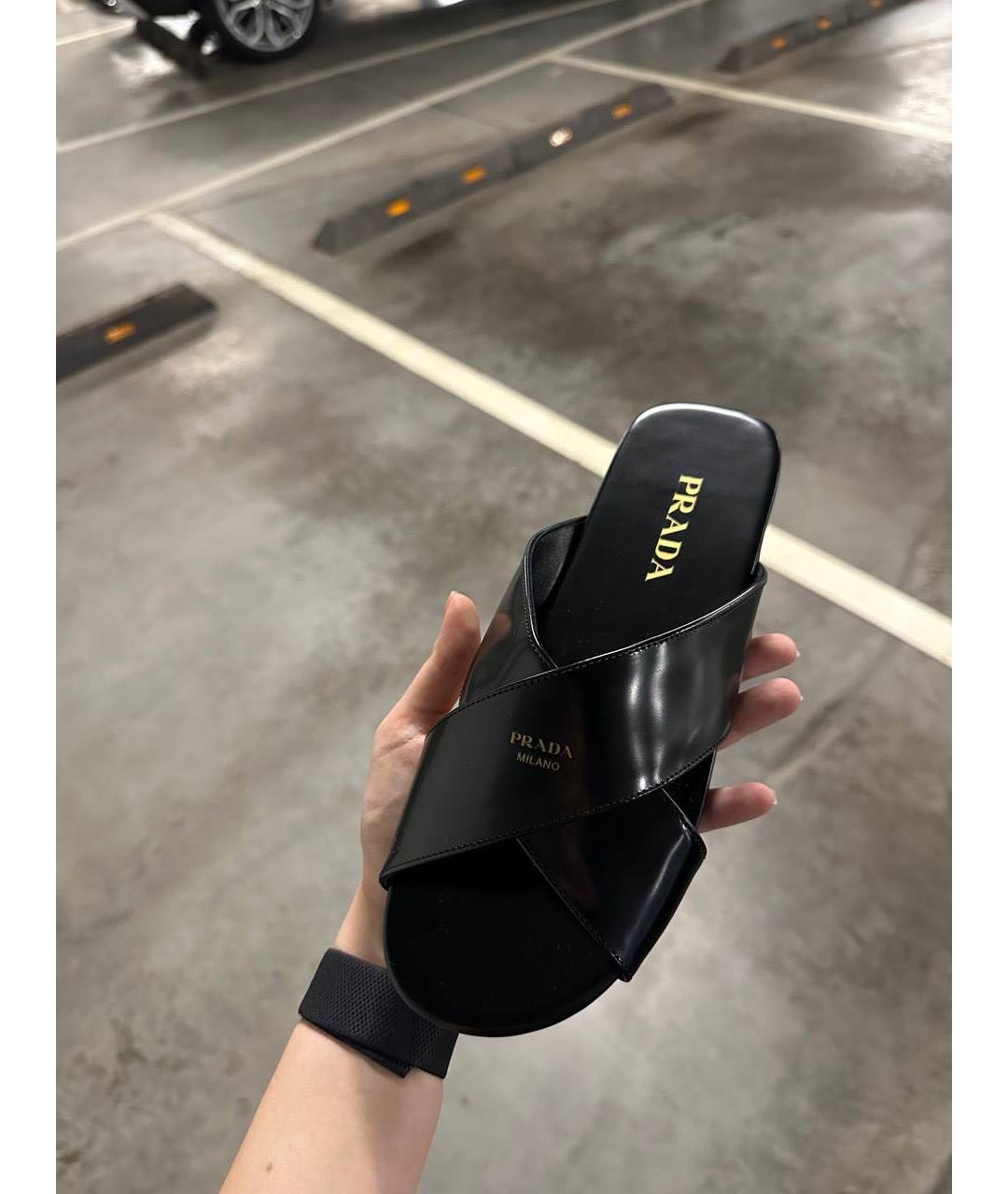 PRADA Черные шлепанцы из лакированной кожи, фото 2
