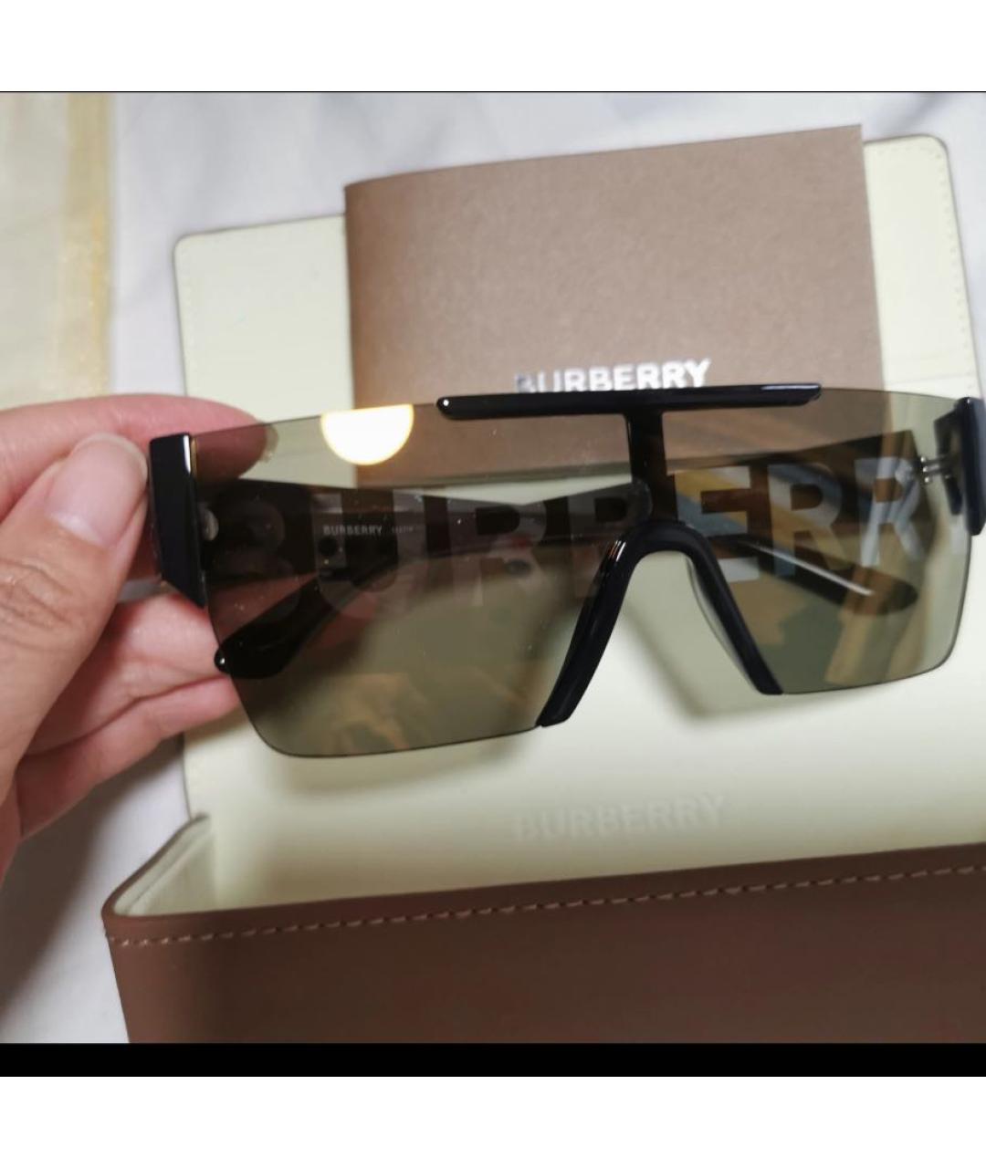 BURBERRY Черные пластиковые солнцезащитные очки, фото 2