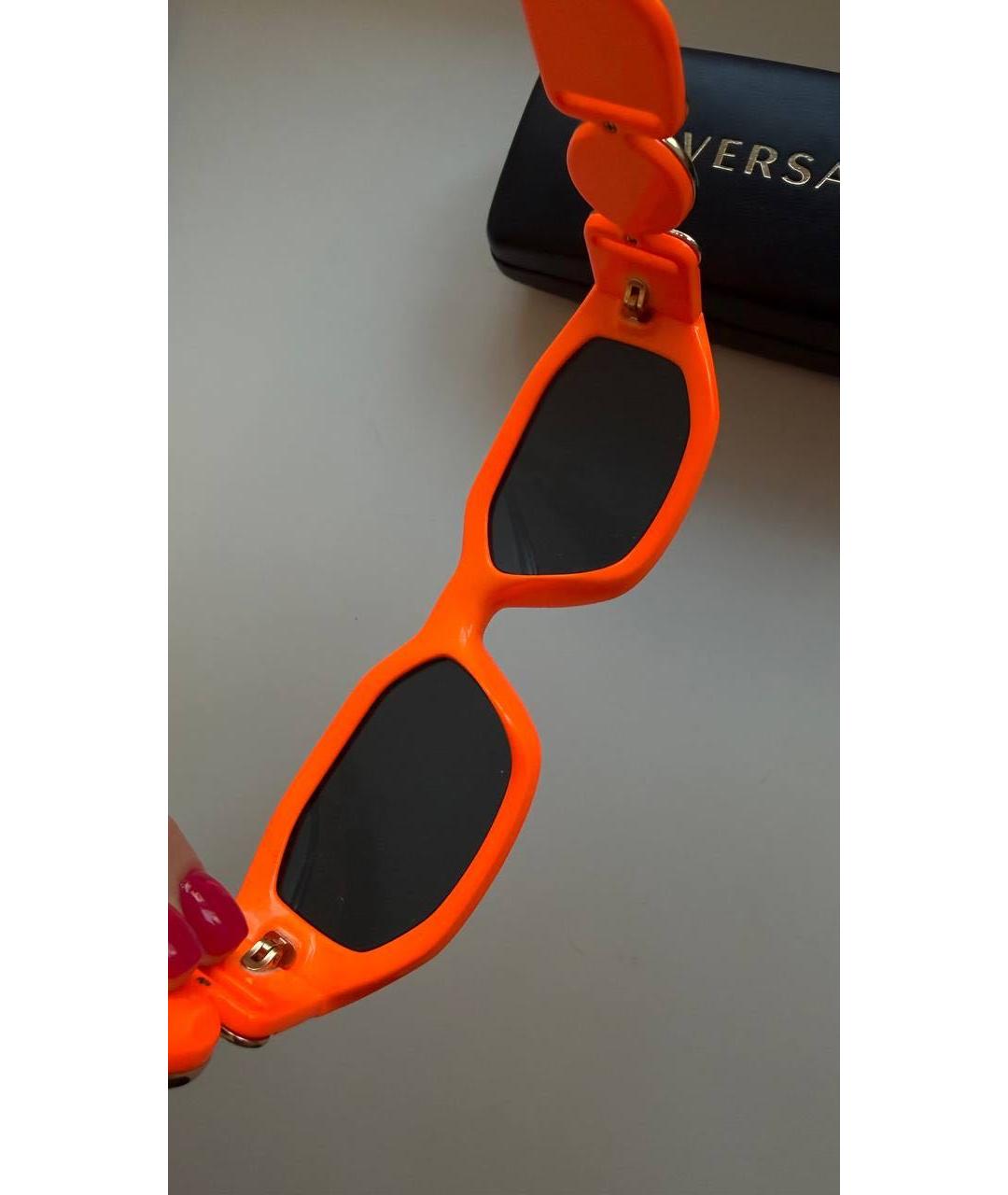 VERSACE Оранжевое пластиковые солнцезащитные очки, фото 5