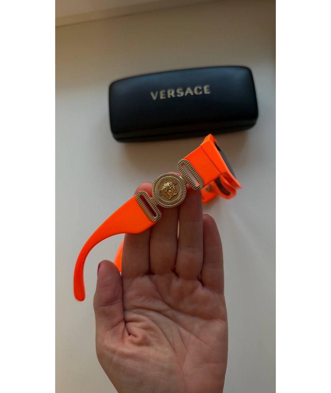 VERSACE Оранжевое пластиковые солнцезащитные очки, фото 2