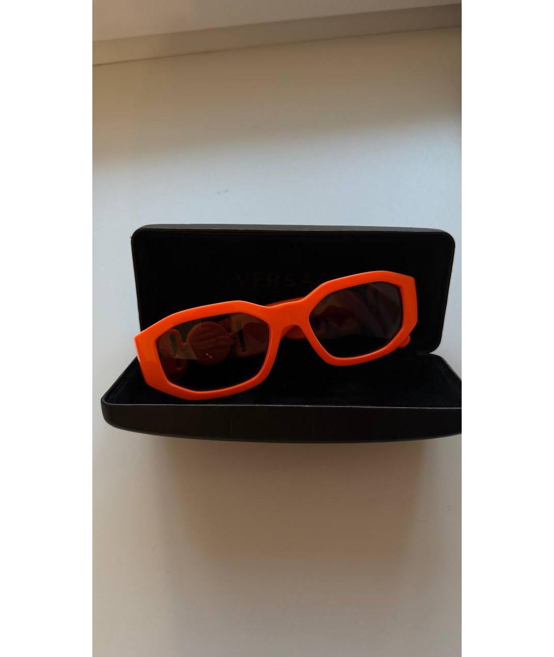 VERSACE Оранжевое пластиковые солнцезащитные очки, фото 4