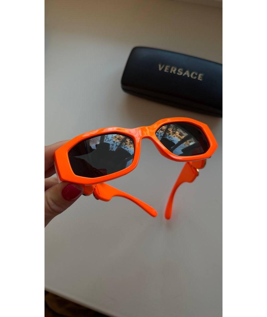 VERSACE Оранжевое пластиковые солнцезащитные очки, фото 3