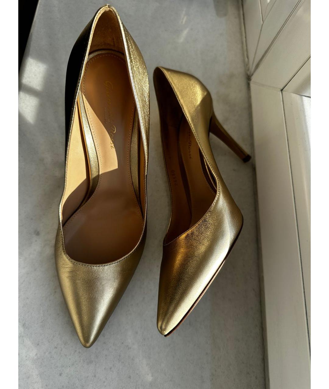 GIANVITO ROSSI Золотые кожаные туфли, фото 3