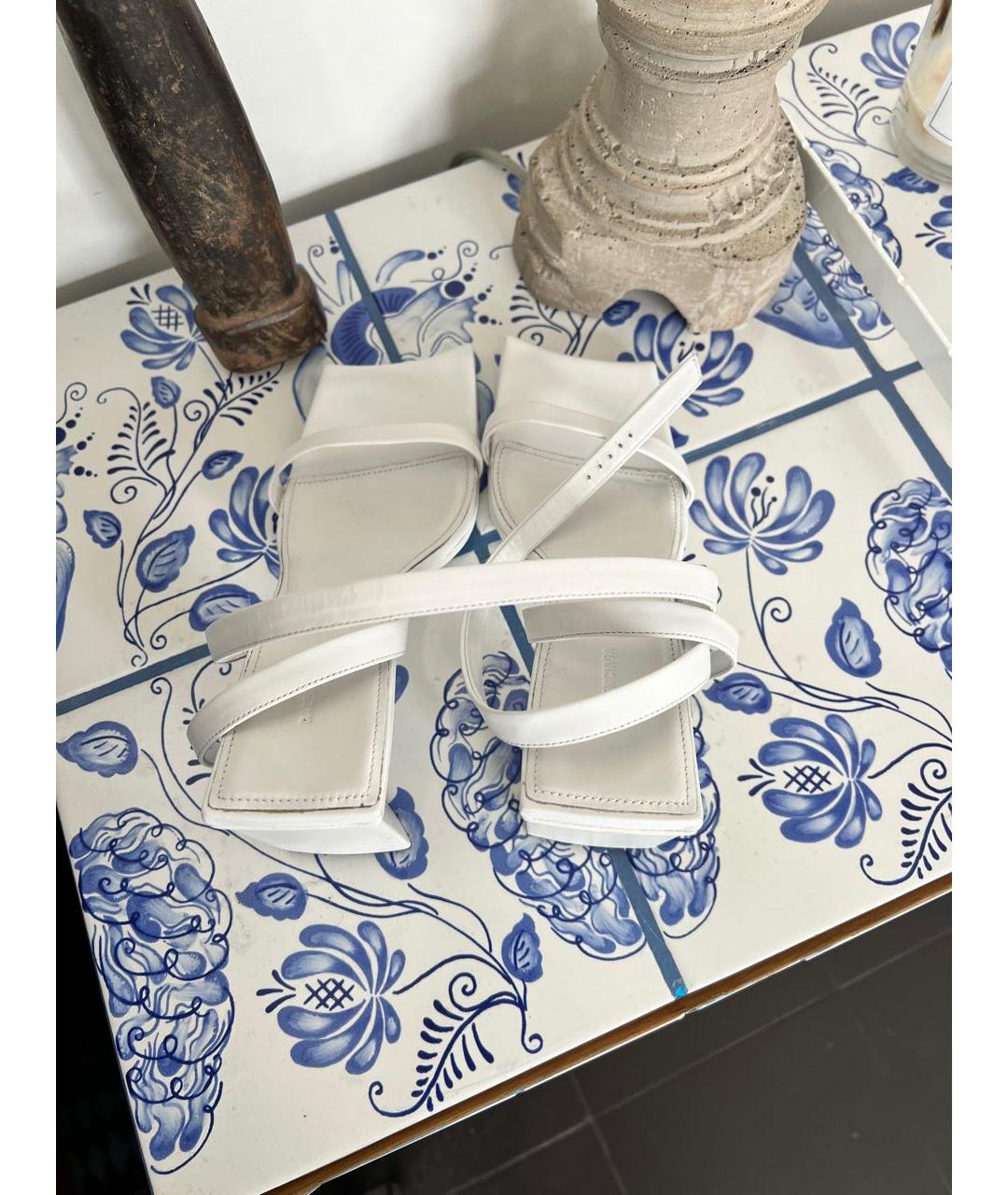 BALENCIAGA Белые кожаные босоножки, фото 3