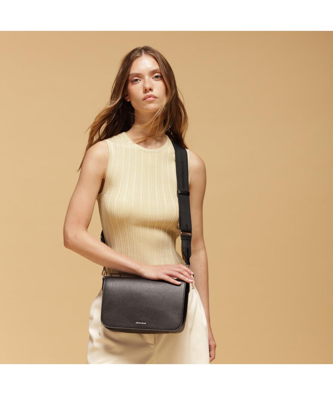 COCCINELLE Черная кожаная сумка через плечо, фото 5