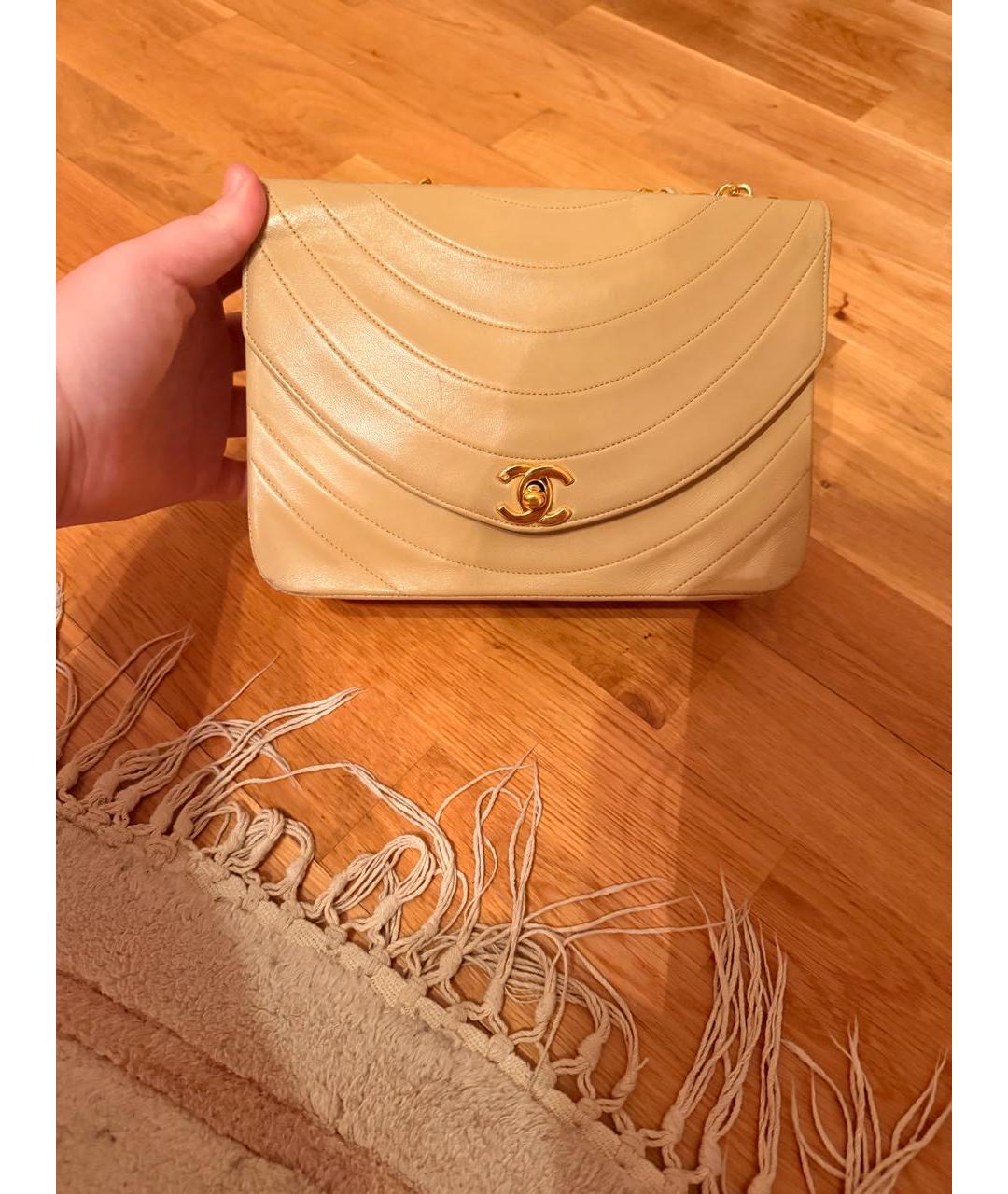 CHANEL Бежевая кожаная сумка через плечо, фото 5