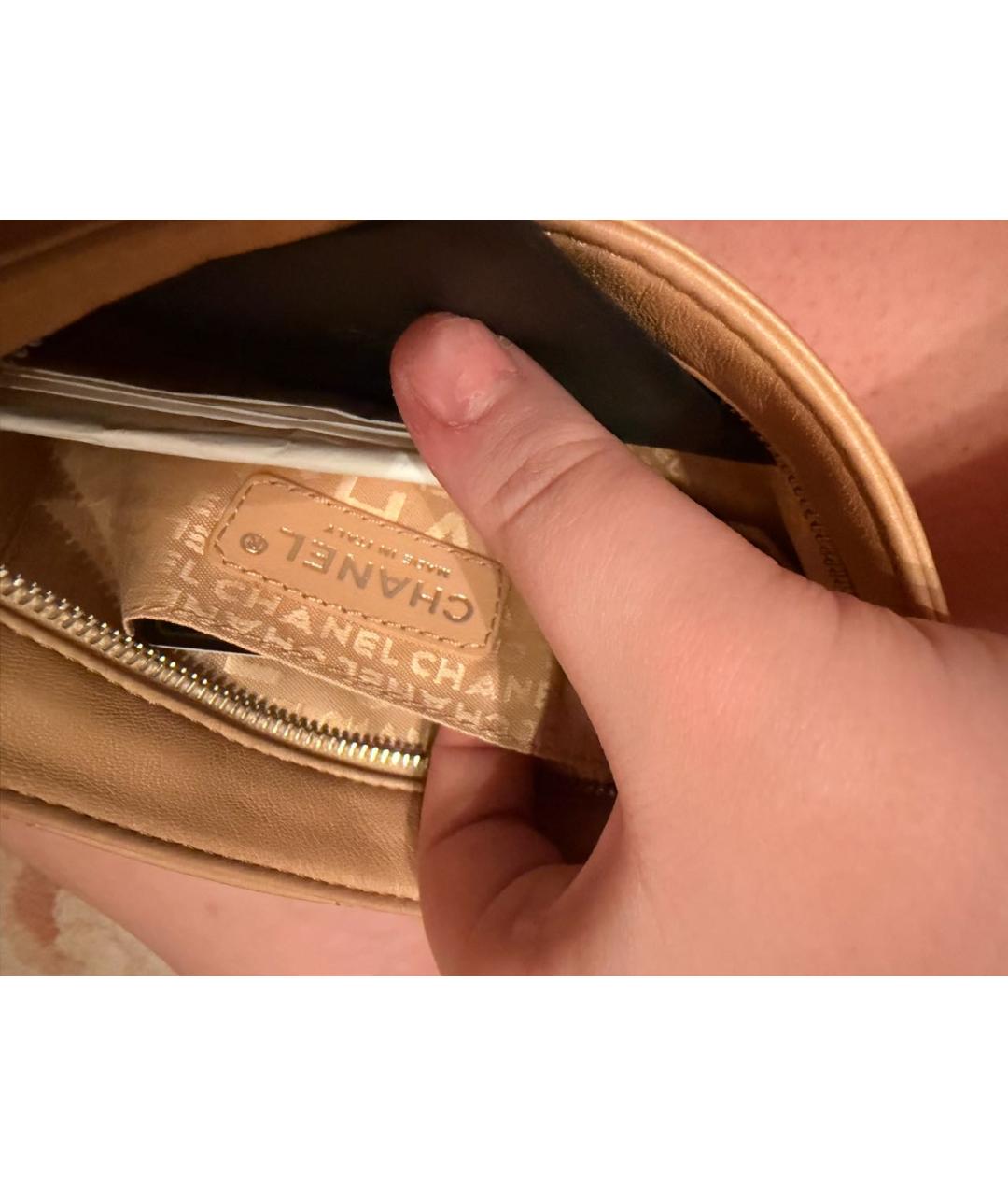CHANEL Бежевая кожаная сумка через плечо, фото 6
