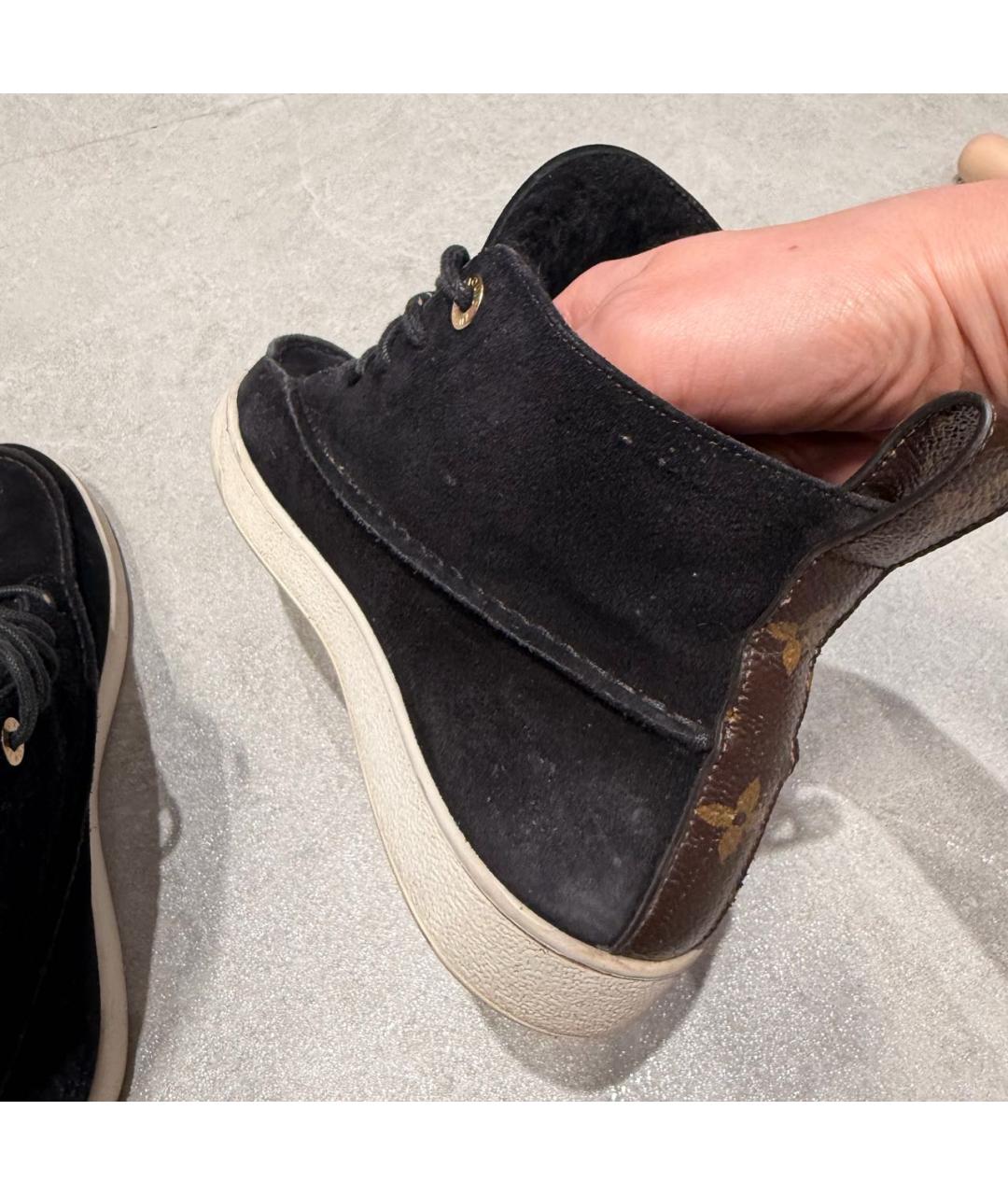 LOUIS VUITTON Черные замшевые кеды, фото 5