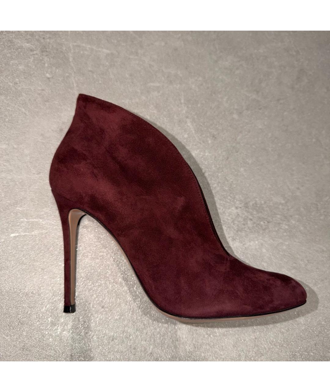GIANVITO ROSSI Бордовые замшевые ботильоны, фото 8