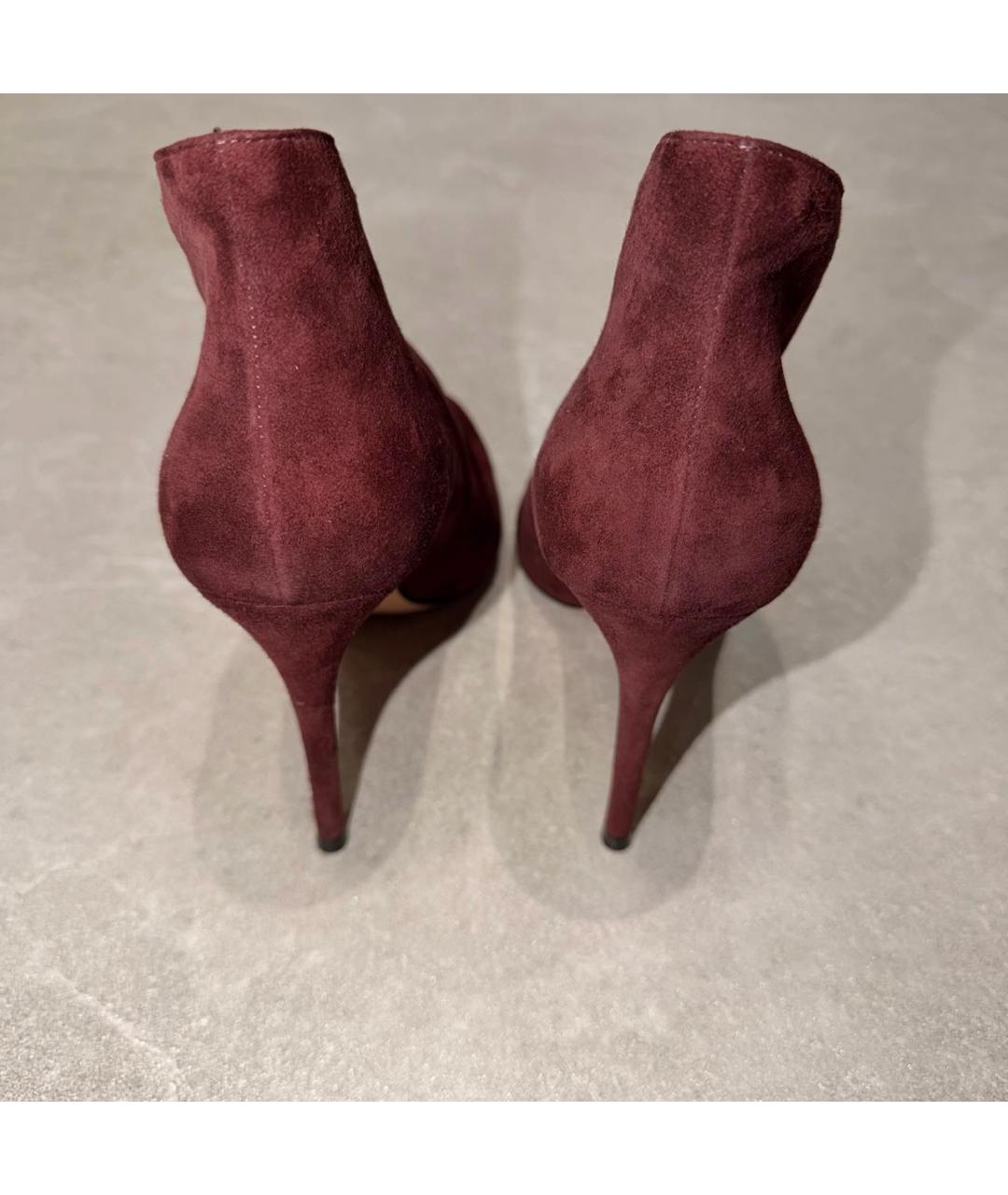 GIANVITO ROSSI Бордовые замшевые ботильоны, фото 4