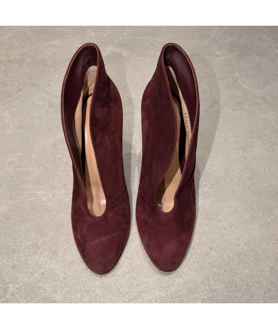 GIANVITO ROSSI Бордовые замшевые ботильоны, фото 2