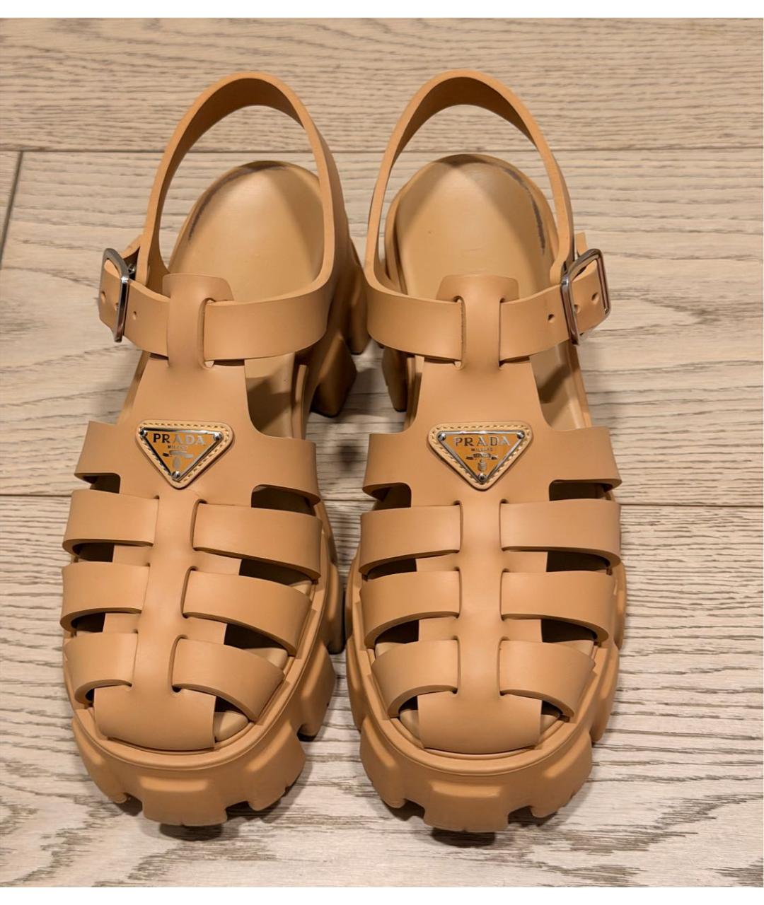 PRADA Бежевые кожаные босоножки, фото 2