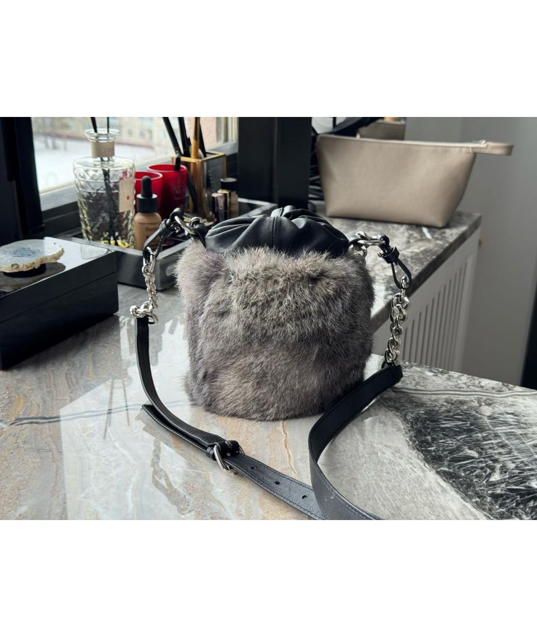 JIMMY CHOO Серая меховая сумка с короткими ручками, фото 3