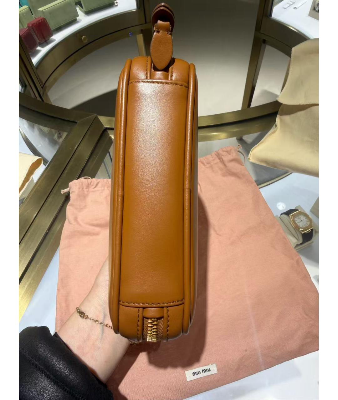 MIU MIU Коричневая кожаная сумка с короткими ручками, фото 2