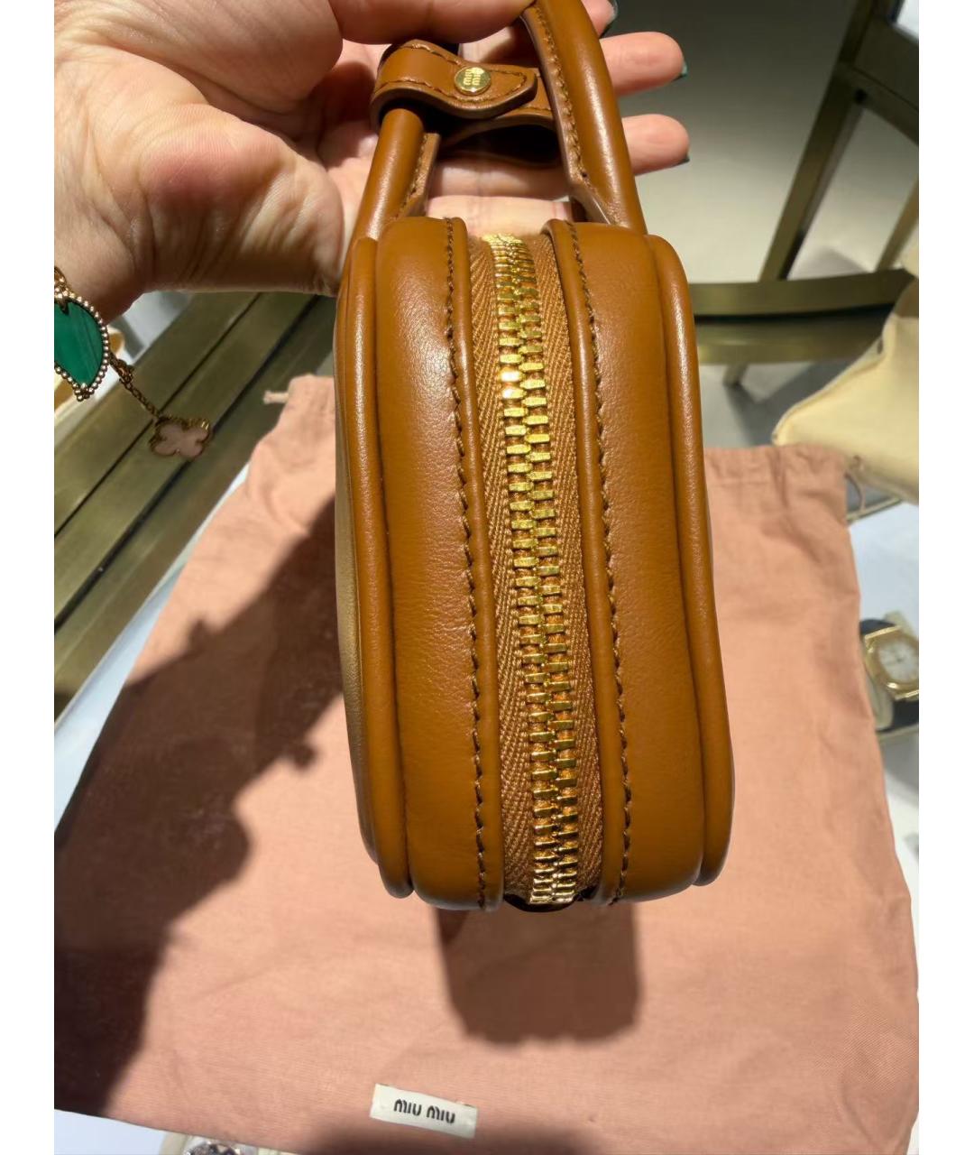 MIU MIU Коричневая кожаная сумка с короткими ручками, фото 4