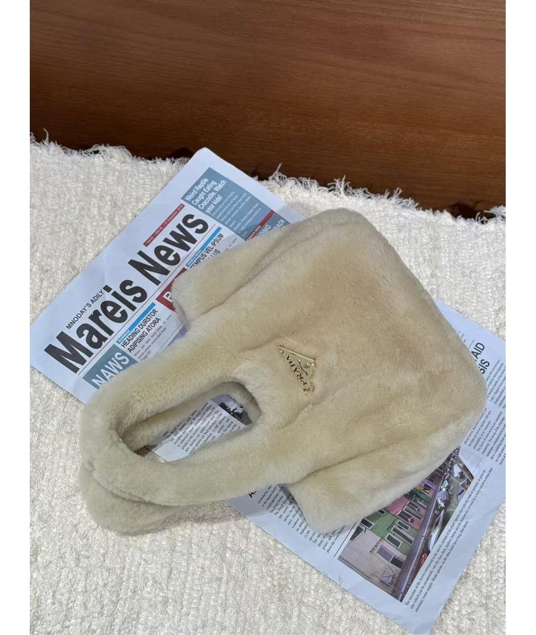 PRADA Бежевая меховая сумка с короткими ручками, фото 2