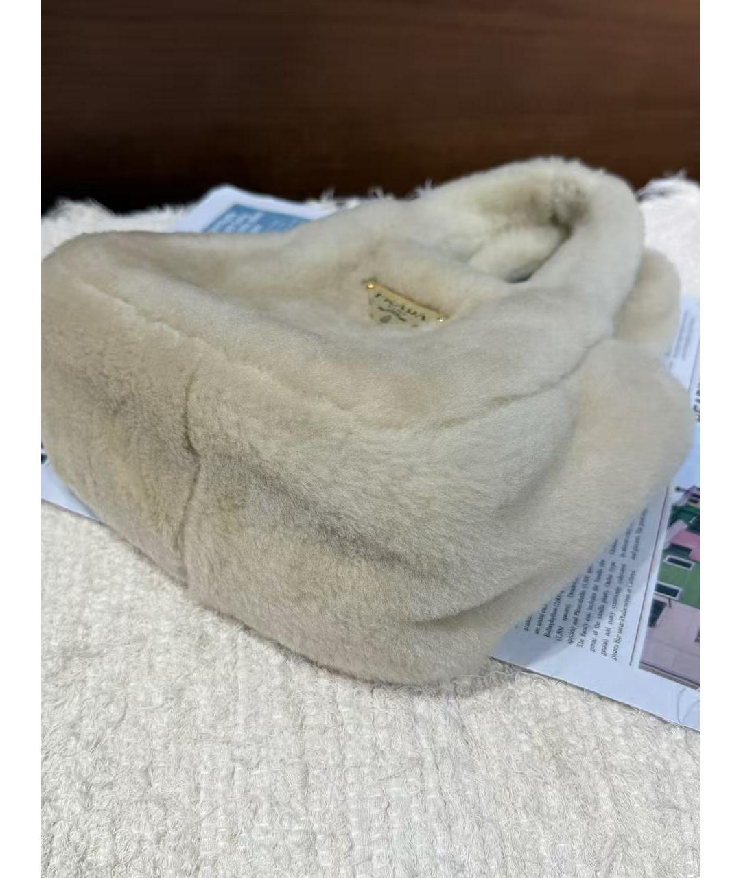 PRADA Бежевая меховая сумка с короткими ручками, фото 4