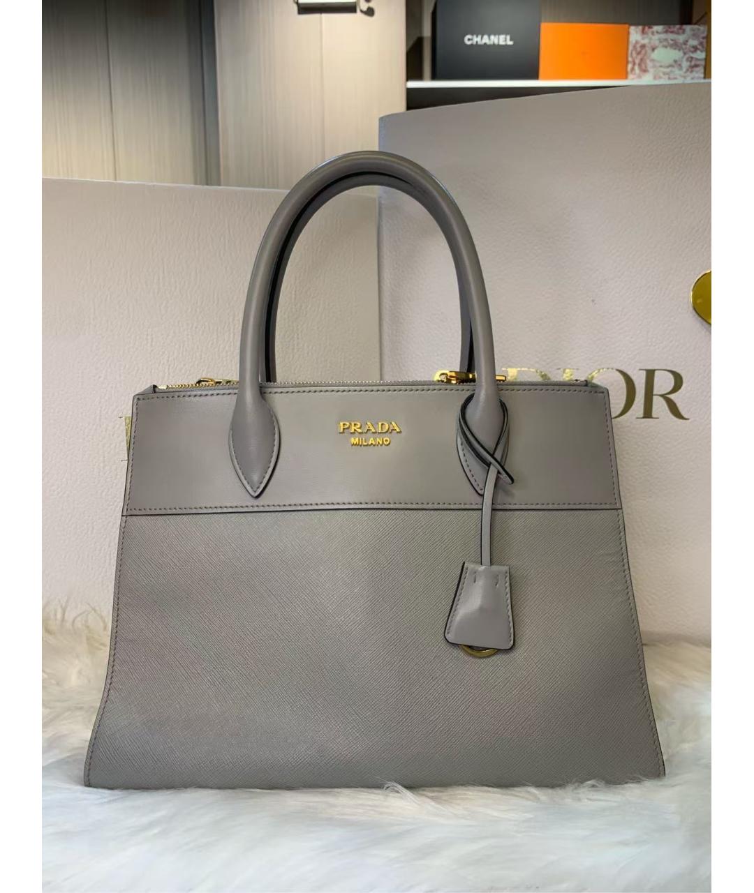 PRADA Серая кожаная сумка с короткими ручками, фото 2