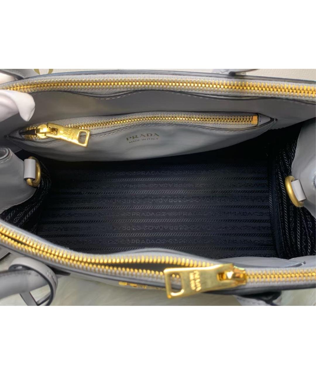 PRADA Серая кожаная сумка с короткими ручками, фото 5