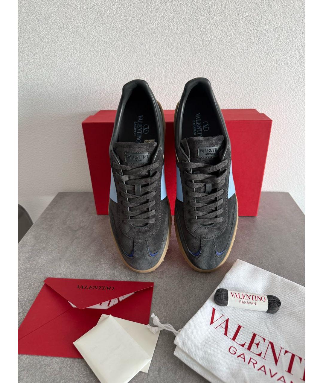 VALENTINO Темно-синие кожаные низкие кроссовки / кеды, фото 3