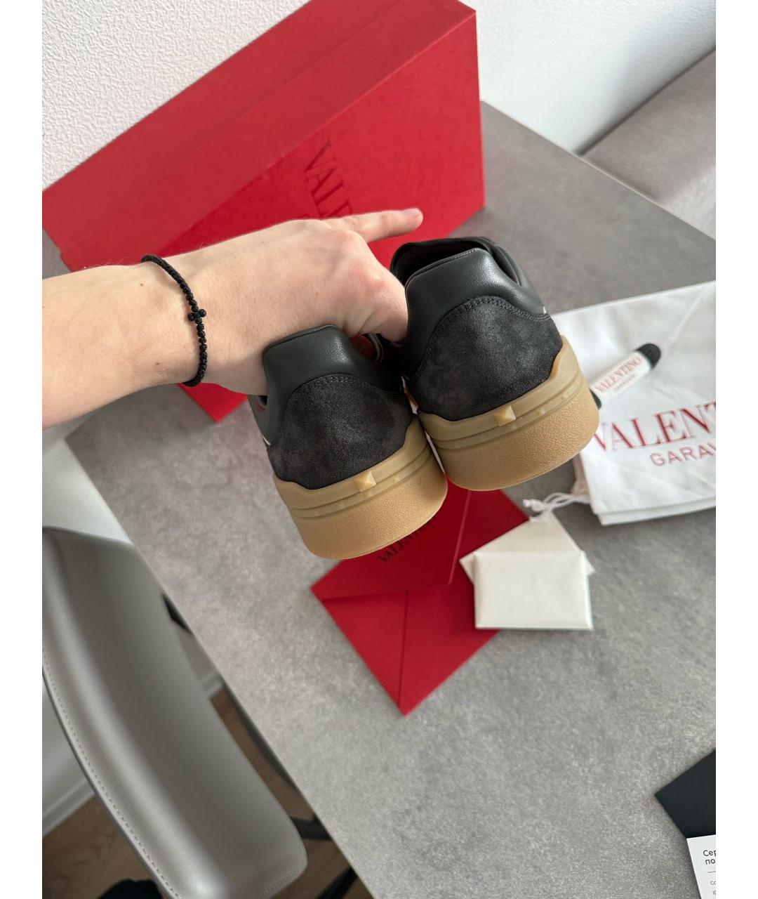 VALENTINO Темно-синие кожаные низкие кроссовки / кеды, фото 5