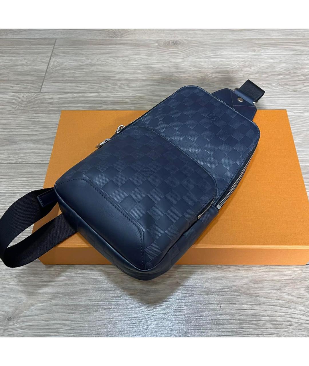 LOUIS VUITTON Темно-синяя сумка на плечо, фото 5