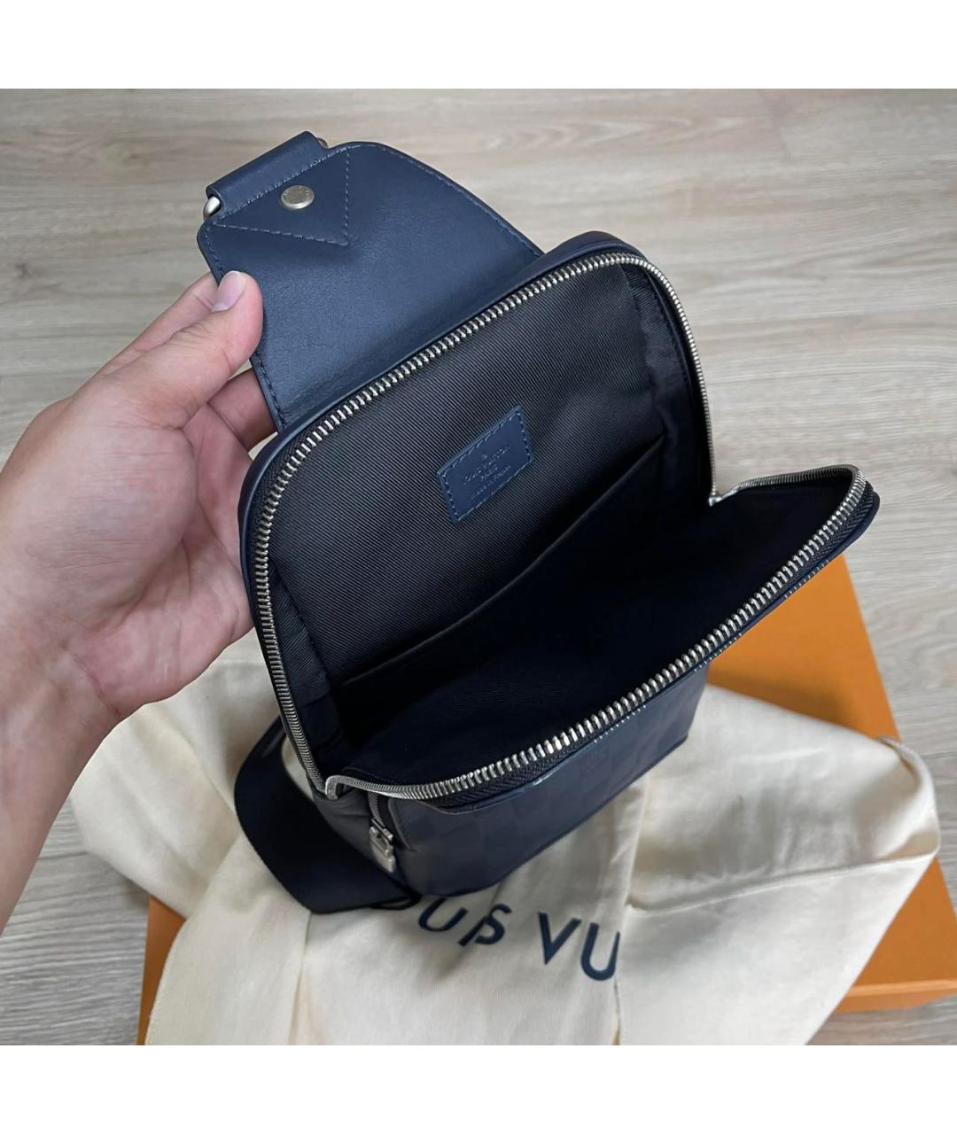 LOUIS VUITTON Темно-синяя сумка на плечо, фото 3