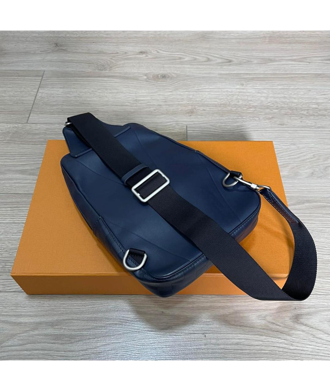 LOUIS VUITTON Темно-синяя сумка на плечо, фото 4